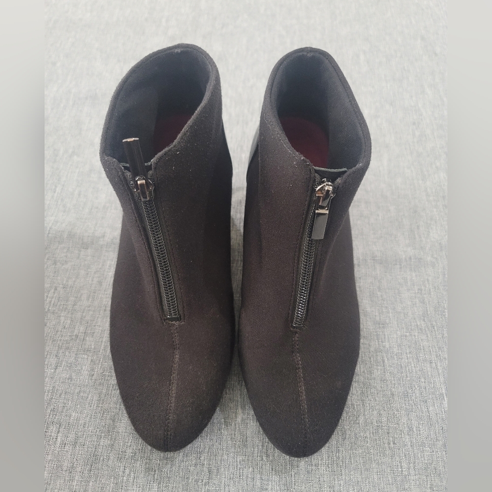 Munro Black Leather Zip Up Boots Sleek Design